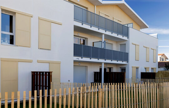 Appartement avec jardin et ganivelle
