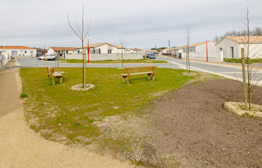 Espace convivial dans un lotissement à Cubnezais en Gironde
